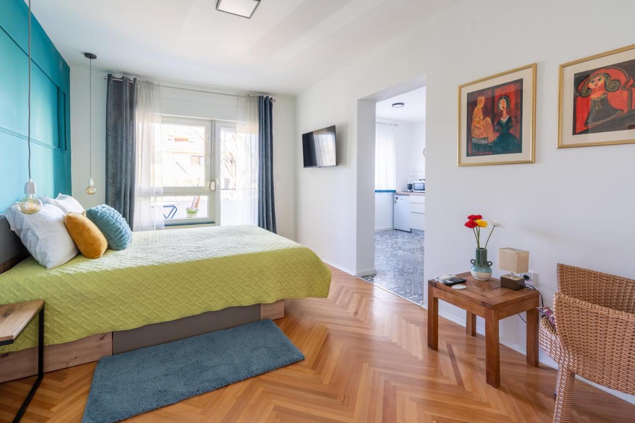 400 Met Od Plaze, Park Free Apartment